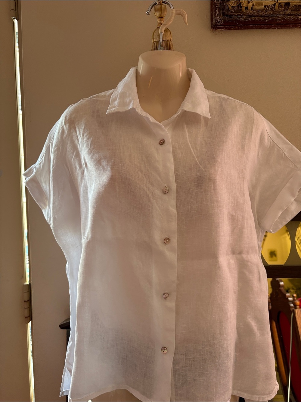 Relaxed White Linen Short-Sleeve Button-Down Blouse